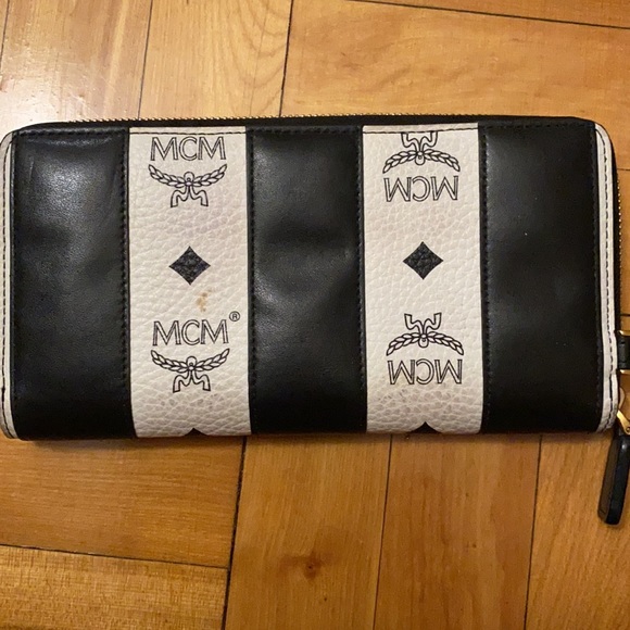 Authentic MCM wallet (UNISEX) - Picture 2 of 9